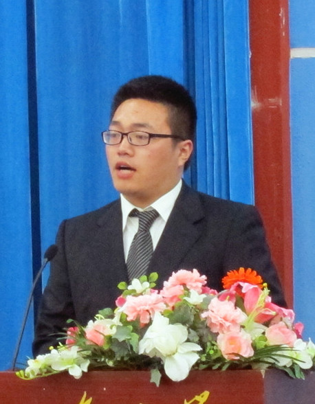 李奇林同学在2012年度表彰大会上作为社会工作类获奖代表的发言